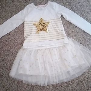 Long sleeved  shirt with a star on it and a star skirt